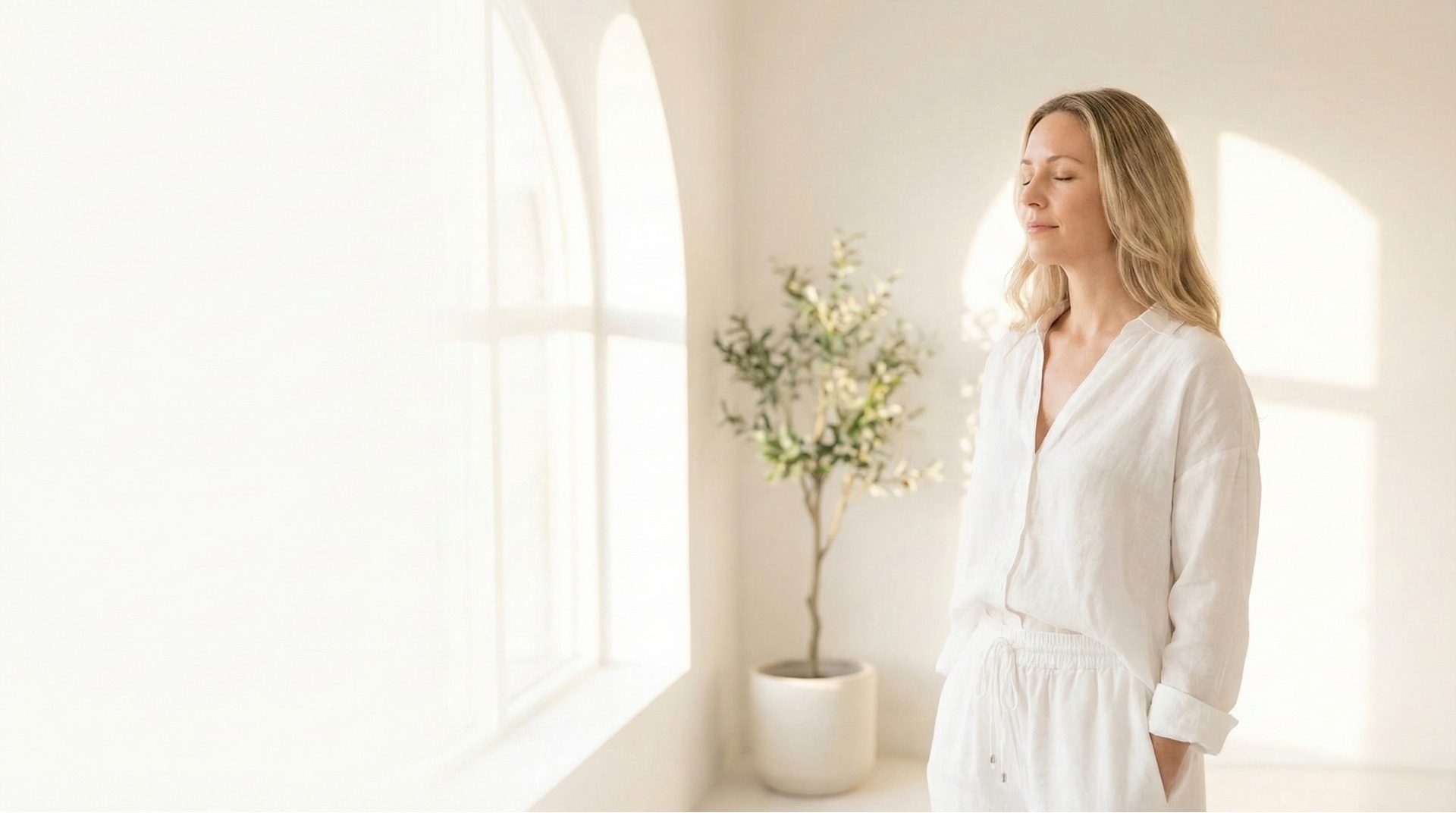 Mujer conectada con su propósito en calma